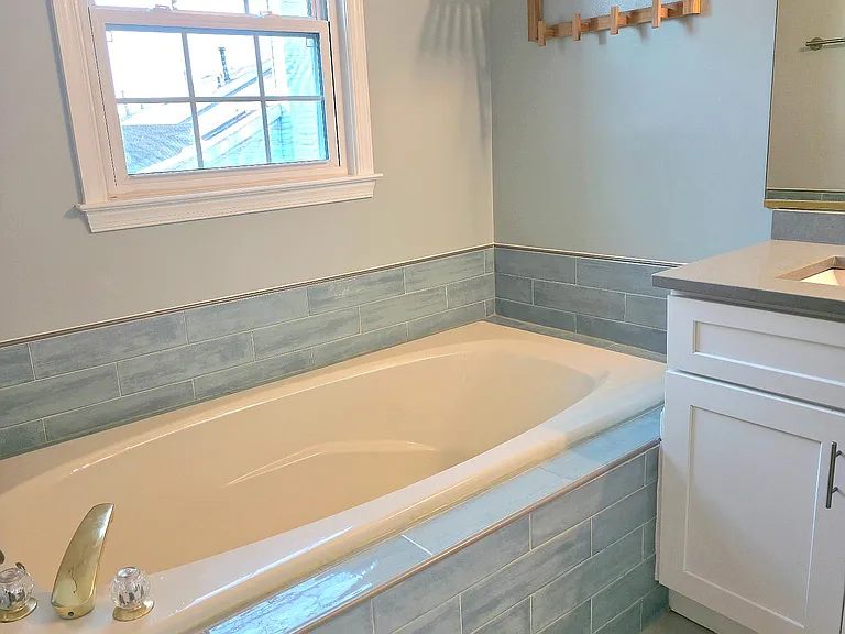 Master Bathroom Tub