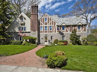 61 Andover Rd, Rockville Centre, NY 11570