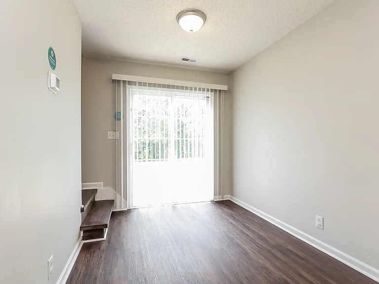 1464 Rochester Dr — Photo 5