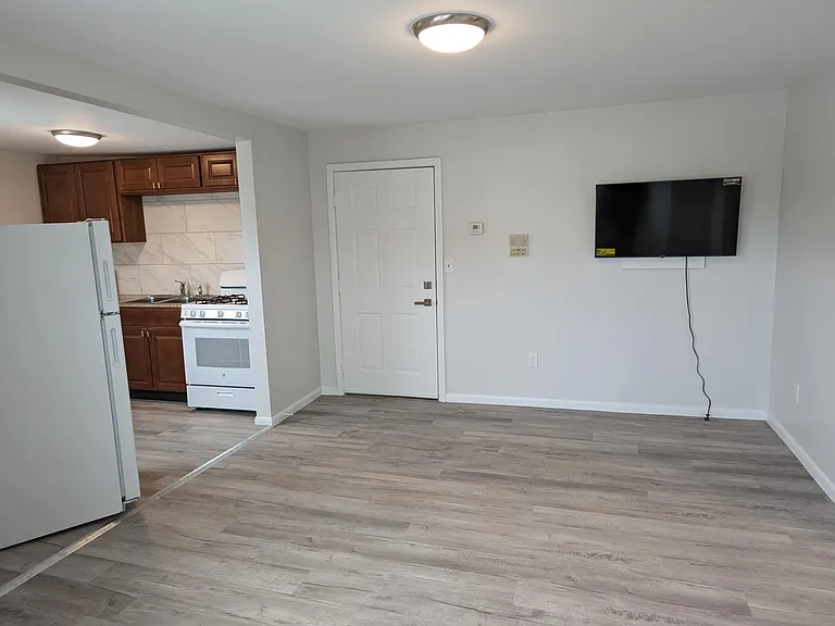 3 Cedar St #6 — Photo 12