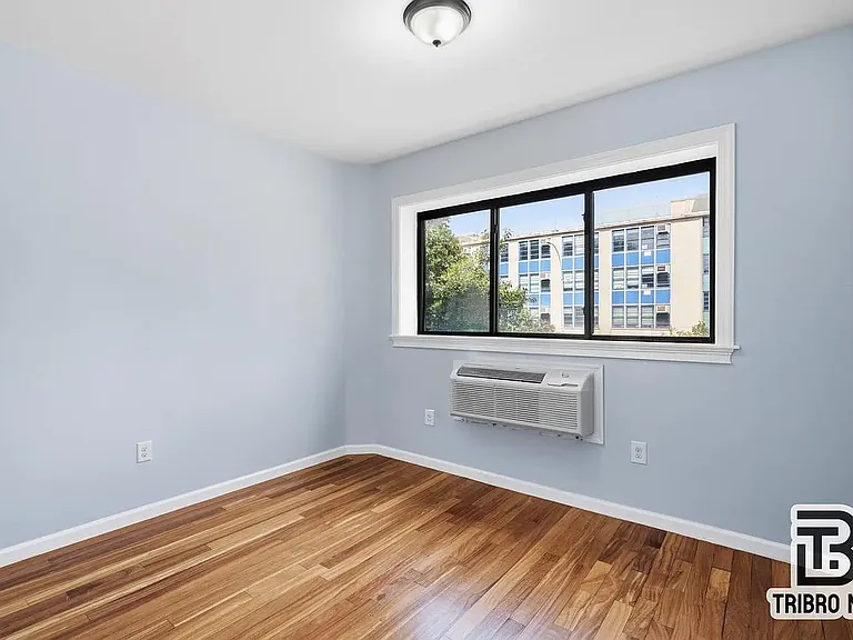 312 Willis Ave #2R — Photo 6