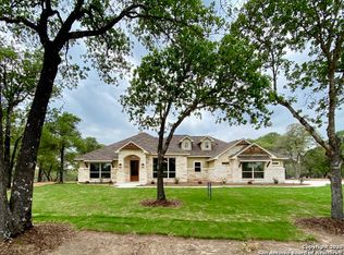120 Crescent Rdg, Adkins, TX 78101