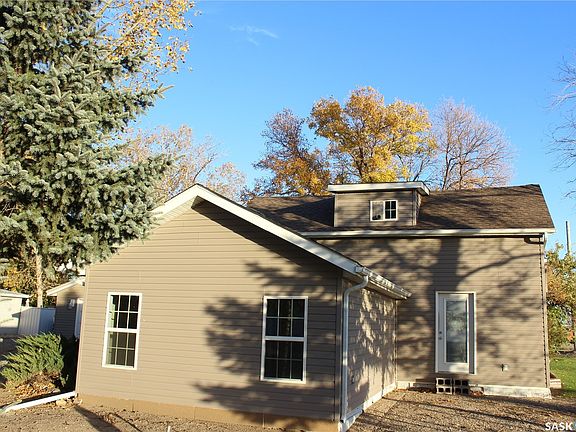 3rd image of 102 Mainprize Street