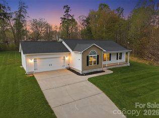 217 Winding Cedar Dr, Statesville, NC 28677