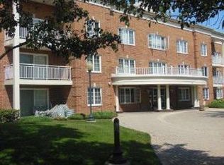 124 Day St APT 103, Bloomingdale, IL 60108