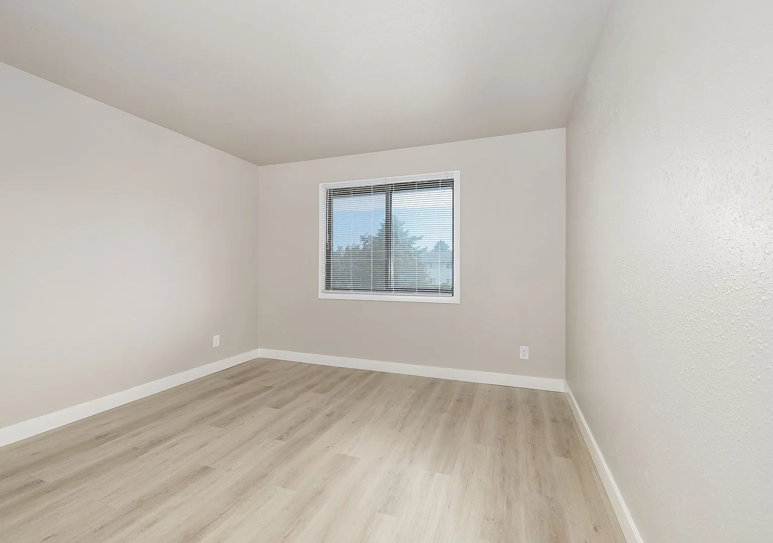 1105 Rock Ave — Photo 3