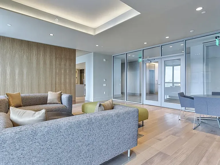 2020 Walnut St #9M — Photo 8