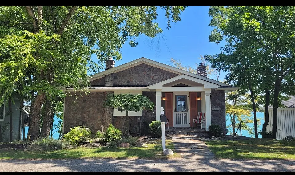 W South Lake Gage Dr