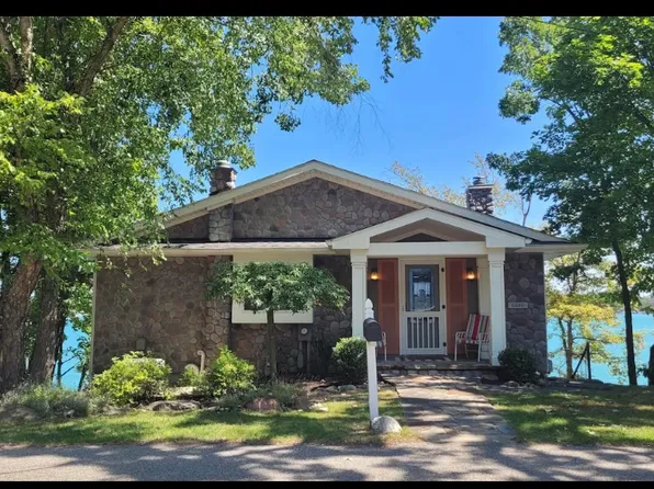 (undisclosed Address), Angola, IN 46703