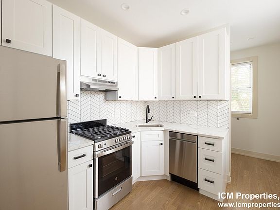 2nd image of 1919 W Winona St #1C