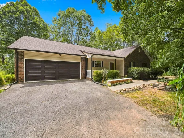 220 5th St NE, Conover, NC 28613