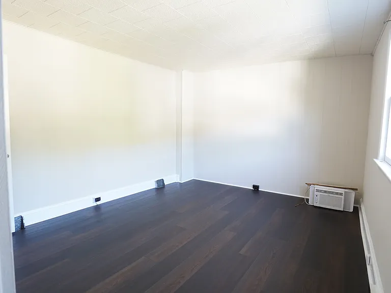 748 W Lincoln Hwy — Photo 15