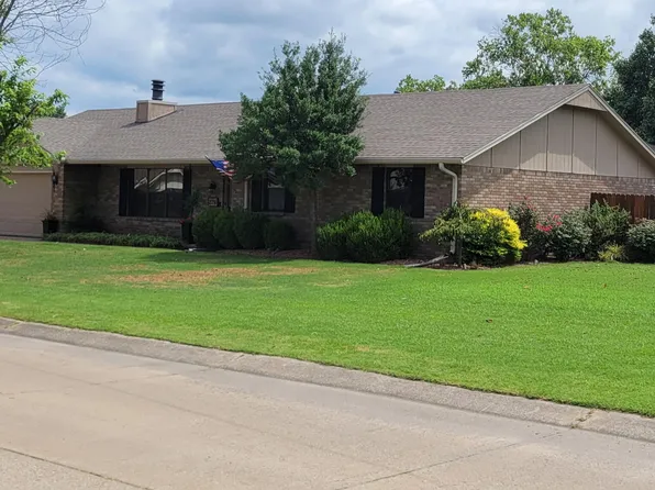 2216 Oak Ln, Miami, OK 74354