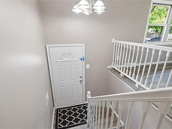 4th image of 1822 N Grove Dr