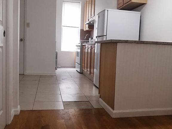 2nd image of 267 Kingsland Ave #1R