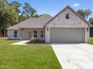 1778 Granhurst St, Gautier, MS 39553