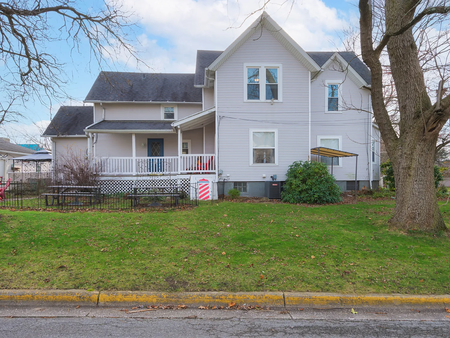 2 bed, 1948 sqft, $2,000 — Photo 2