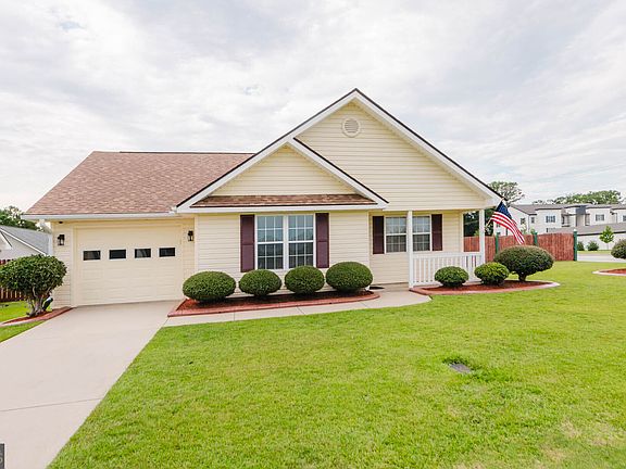 2nd image of 605 Deerfield Cir