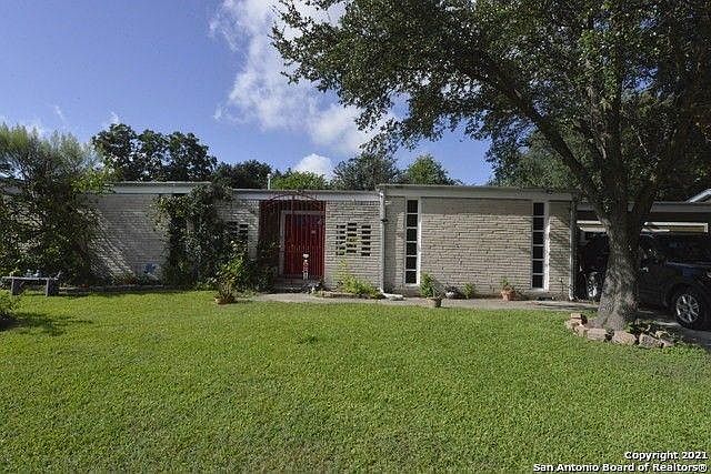1st image of 226 Meadow Path Dr