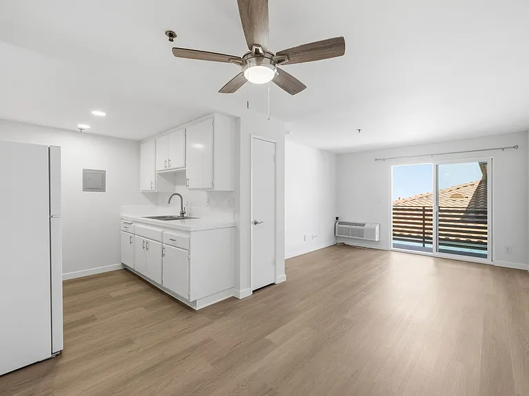 Westgate Apartments — Photo 8