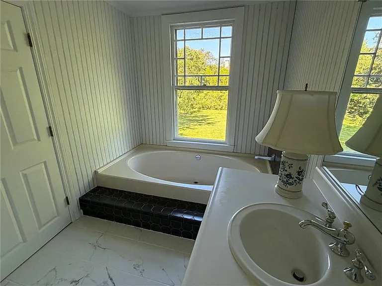 141 Narragansett Ave #2B — Photo 15