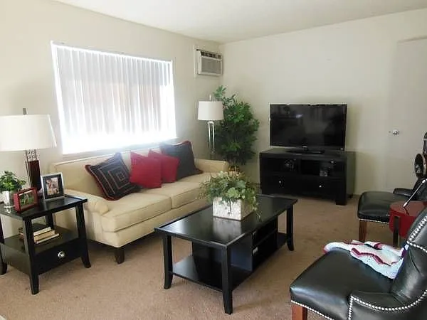 Rancho Terrace — Photo 11