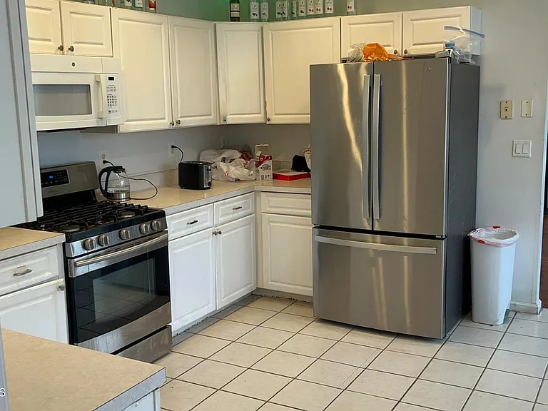 407 Hollywood Ave — Photo 2