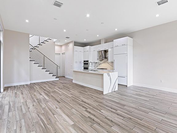 3rd image of 8225 NW 43rd St