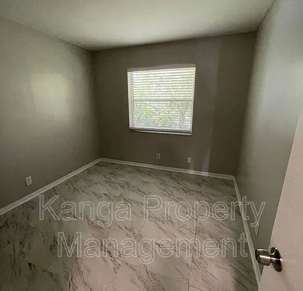 11425 NW 35th St — Photo 11