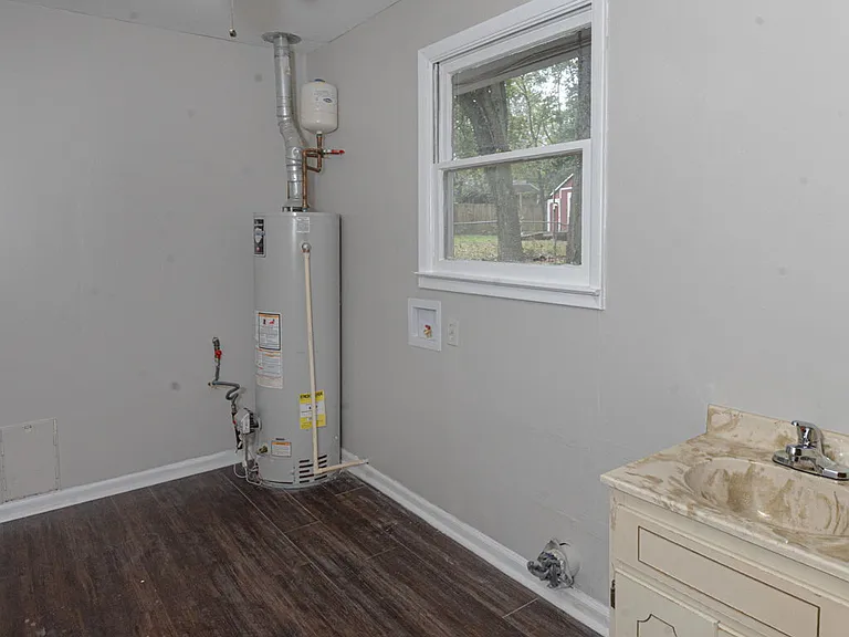 4527 Fairview Dr — Photo 12