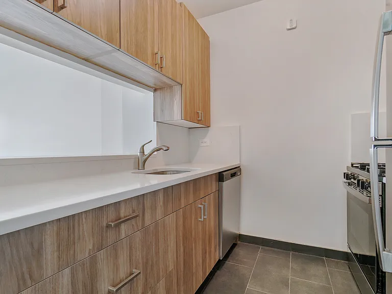400 E 66th St #18C — Photo 3