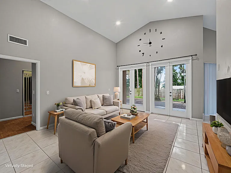 4059 SW Kamsler St — Photo 4