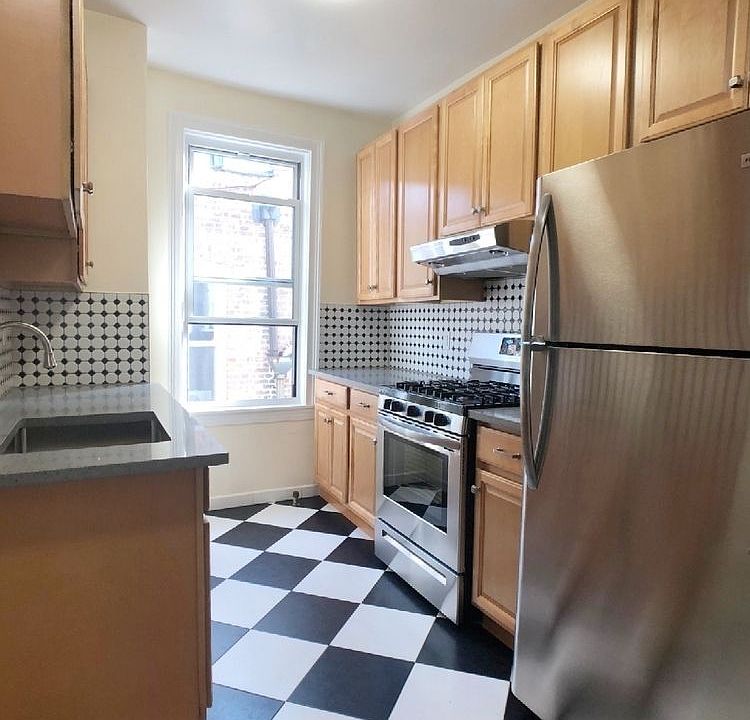 1st image of 2543 33rd St APT 3R