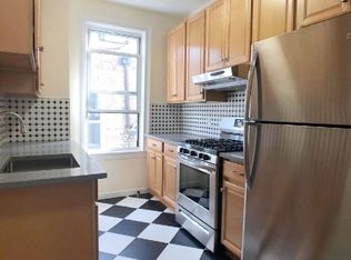2543 33rd St APT 3R, Astoria, NY 11102