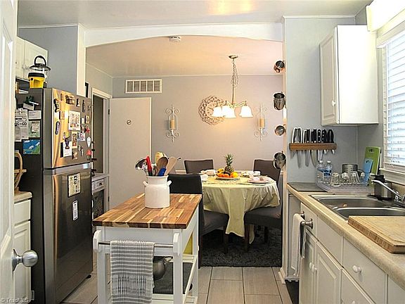 5th image of 203 Capistrano Dr