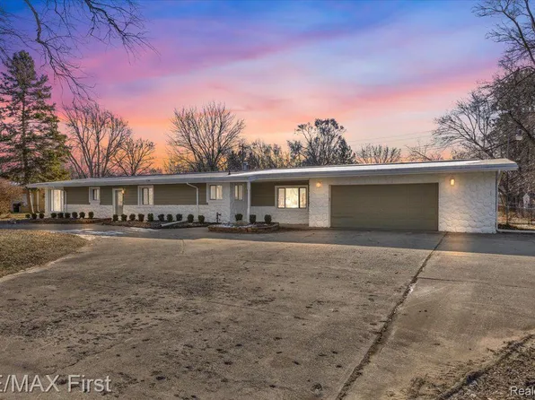 532 Nichols Rd, Auburn Hills, MI 48326