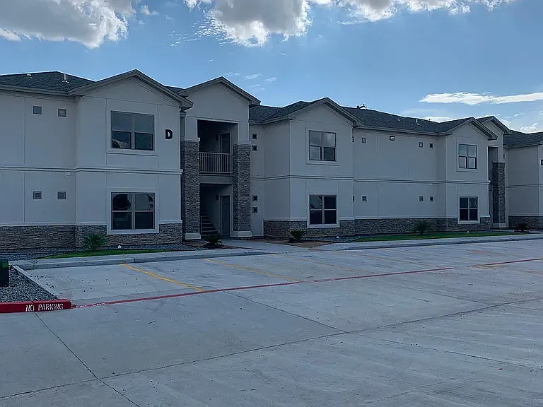 7102 Rocio Dr — Photo 3
