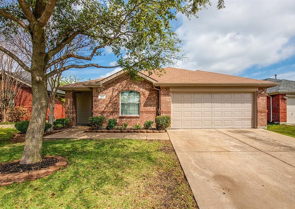 1st image of 812 Deerbrook Cir