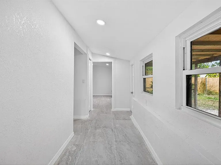 5801 Magnolia St N — Photo 15