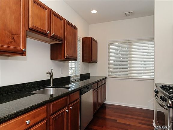3rd image of 330 Maple Ave APT 8