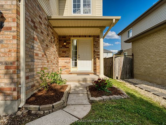 2nd image of 1748 Ennismore Cres