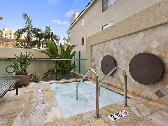 Swimming Pool/Hot Tub/Sauna