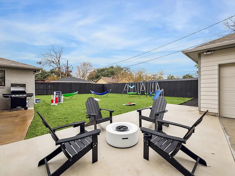 5615 Cerritos Dr — Photo 22