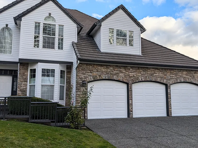 450 NW Pacific Grove Dr — Photo 2