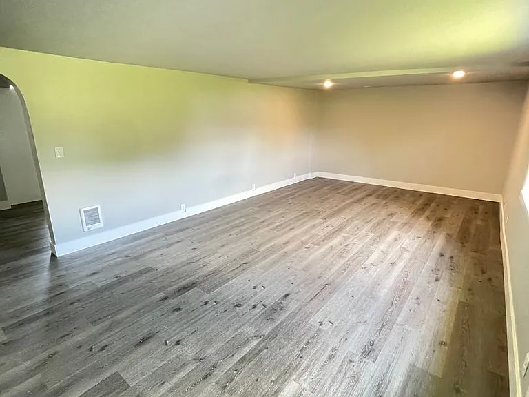3109 Birchwood Ave — Photo 6