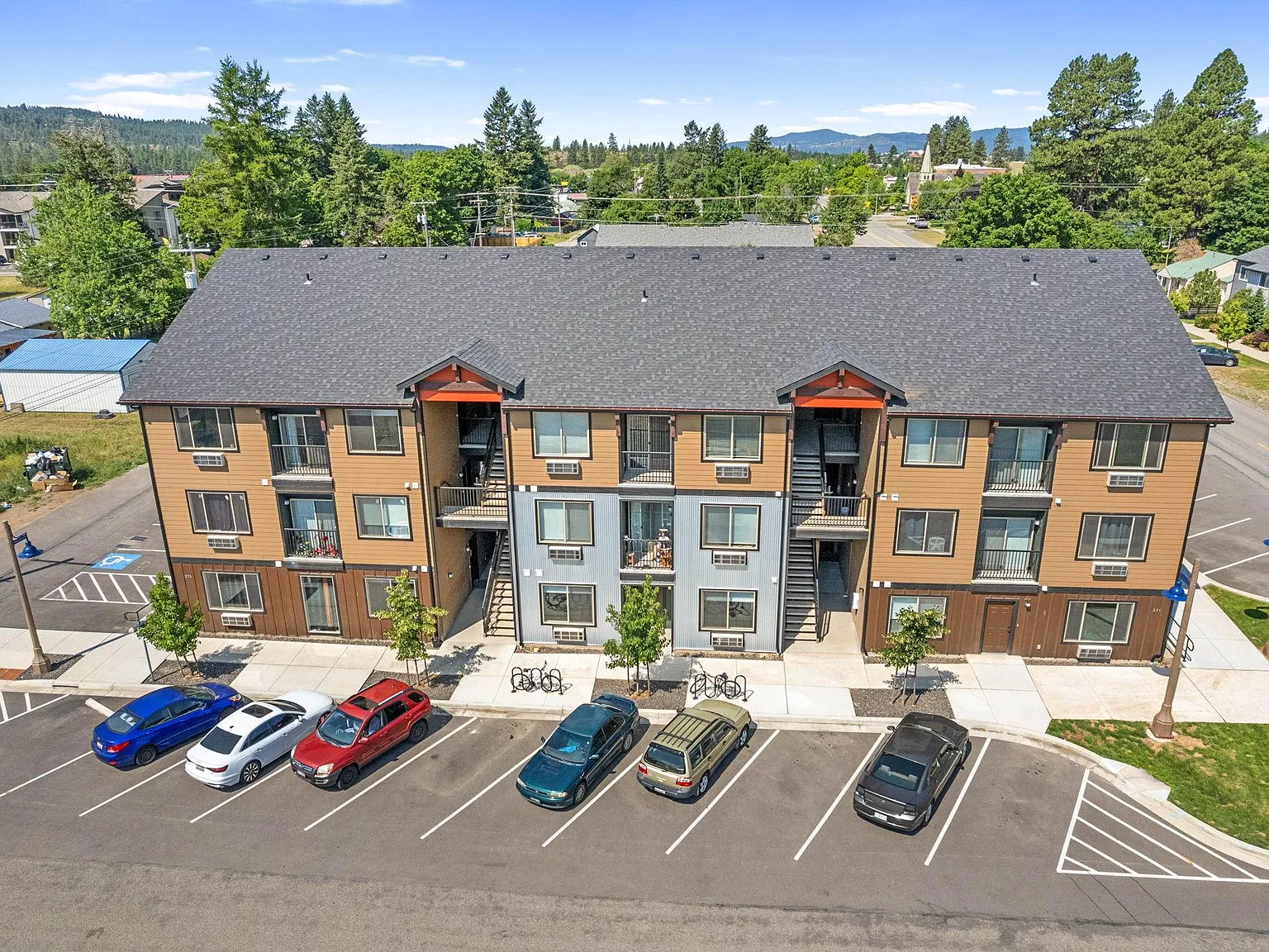 2 bed, 900 sqft, $1,400 — Photo 2