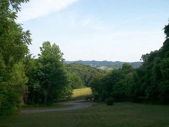 3rd image of 441 Lewallen Hollow Ln