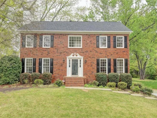 2451 Meadowglen Trl, Snellville, GA 30078