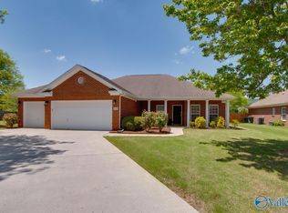 7016 Freedom Park Cir SE, Owens Cross Roads, AL 35763
