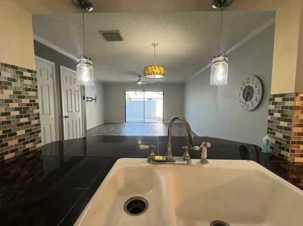 8800 Bardmoor Blvd APT 27, Seminole, FL 33777